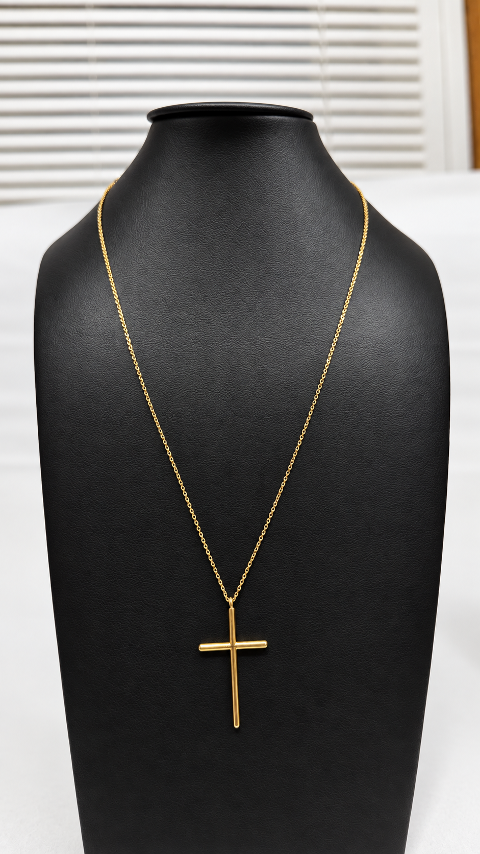 Collar con dije de cruz — Habana Luxe Jewelry