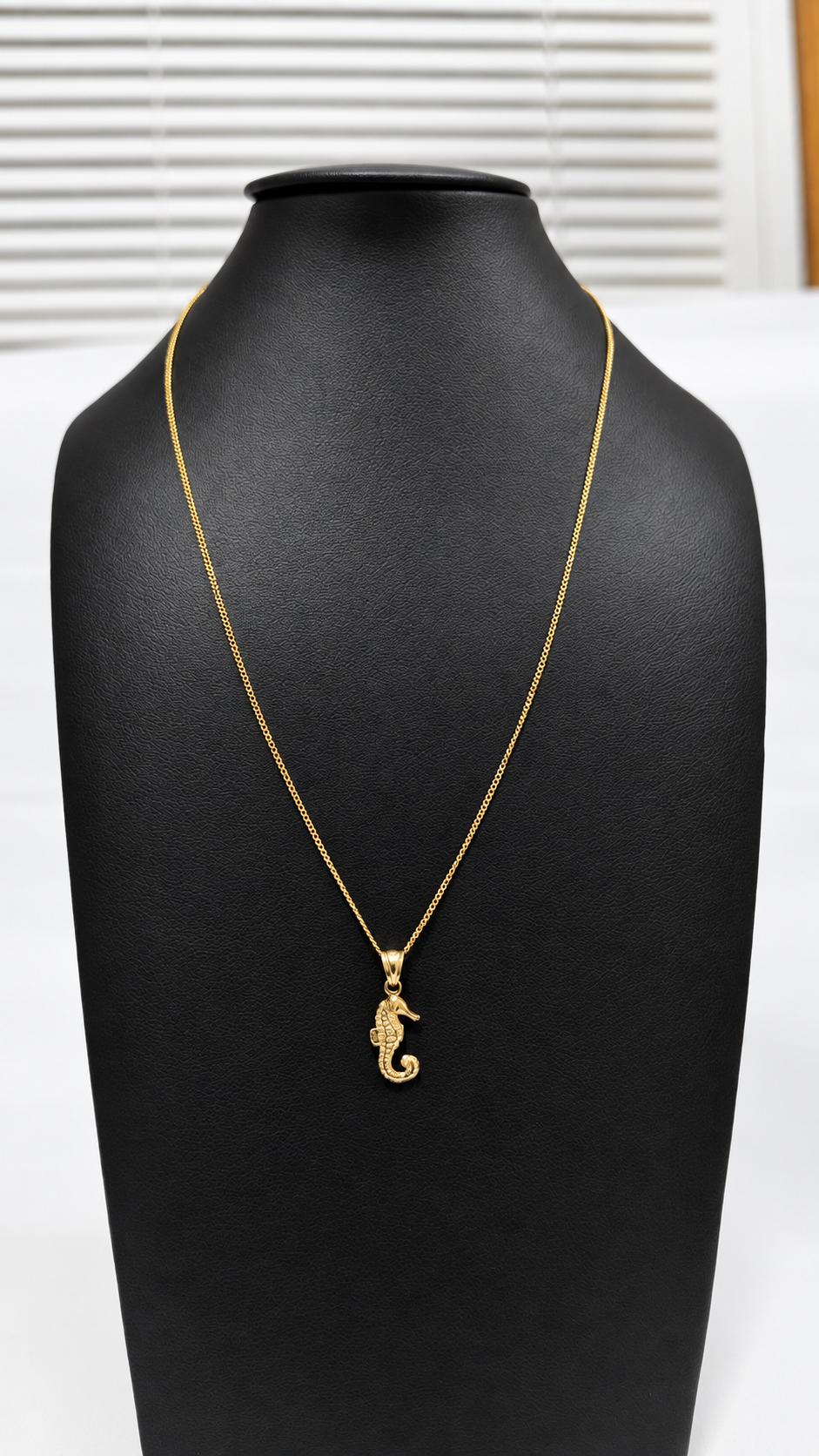 Collar con dije de caballito de mar — Habana Luxe Jewelry