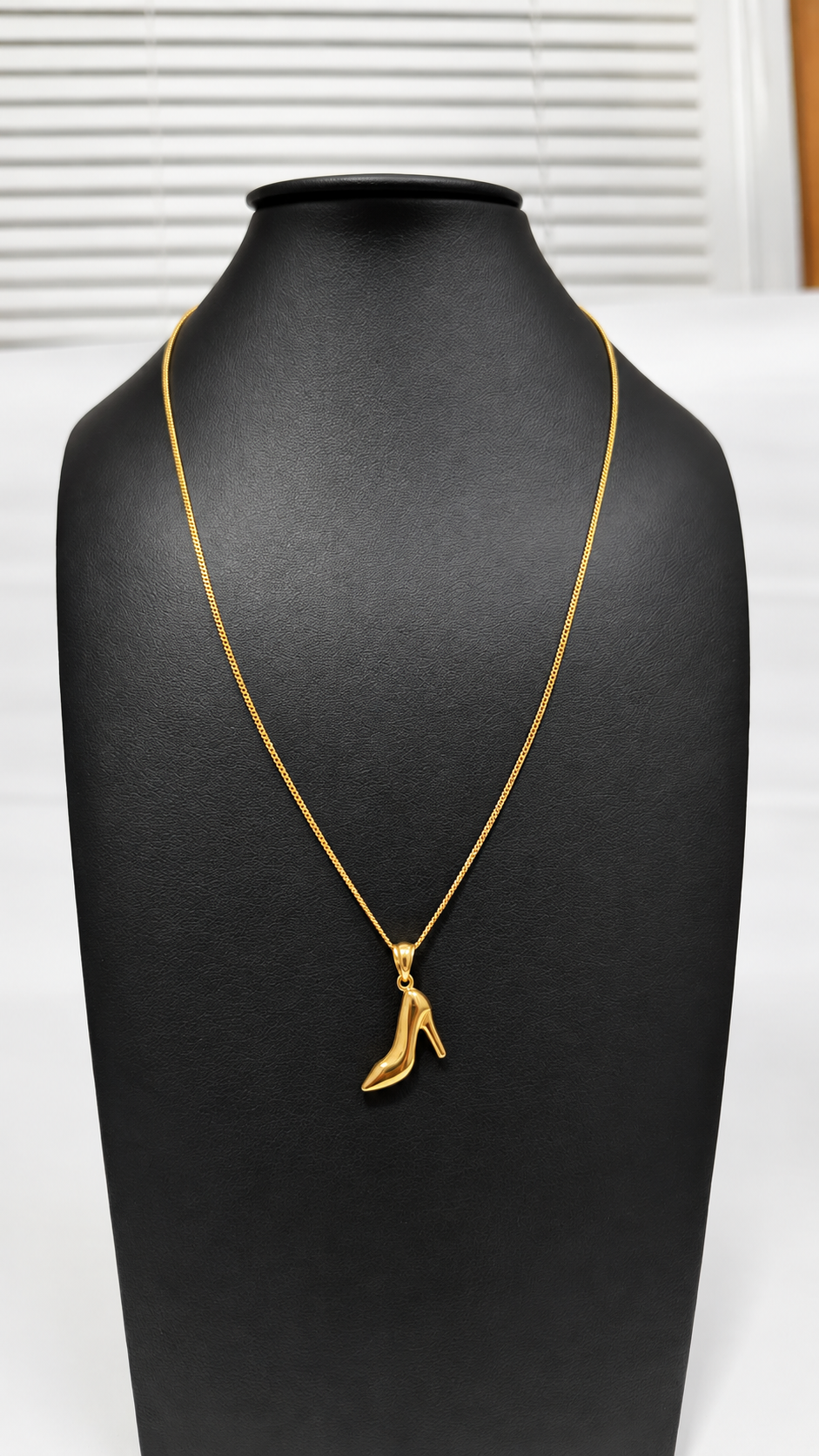 Collar con dije de zapato — Habana Luxe Jewelry