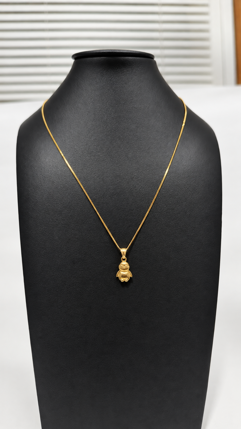 Collar con dije de pingüino — Habana Luxe Jewelry